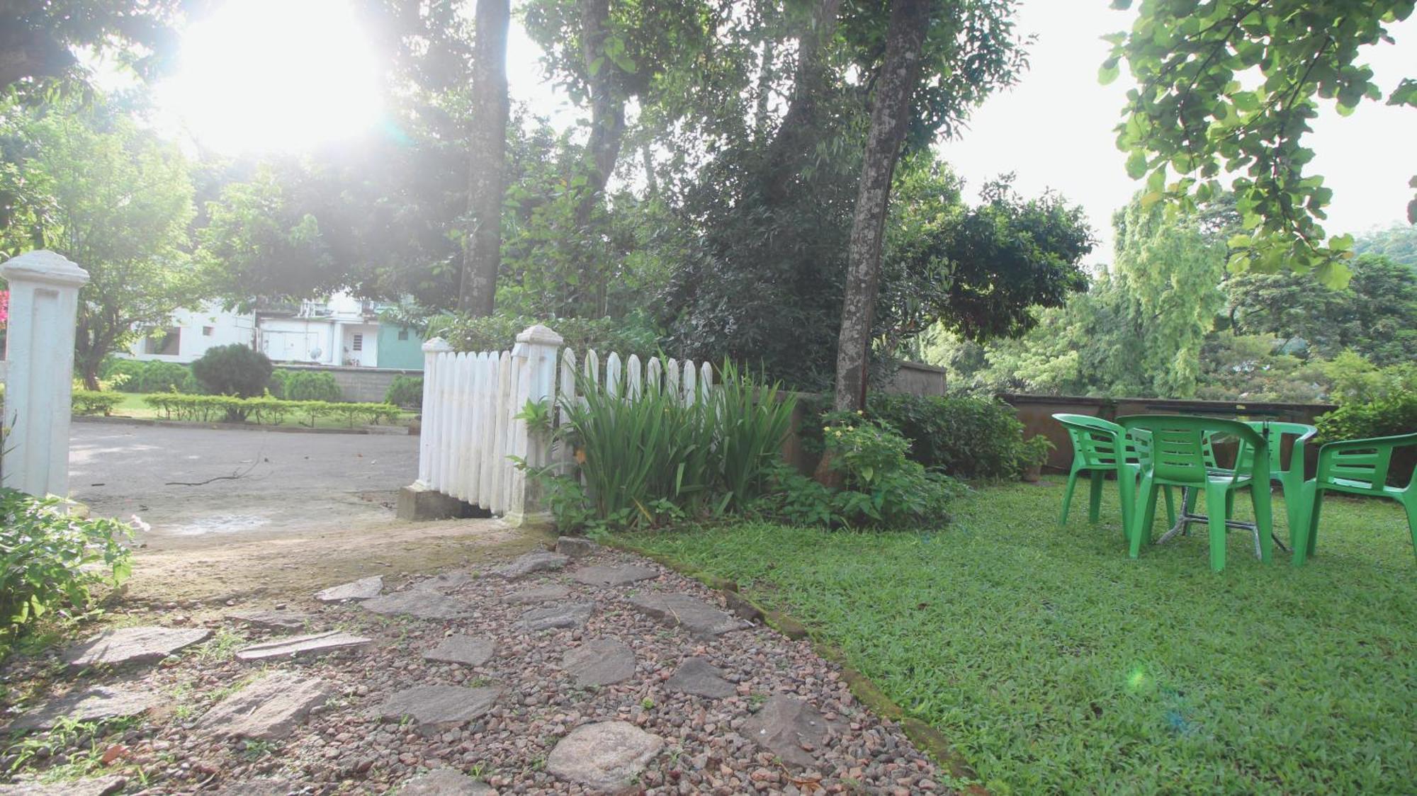 Kandy Boutique Villa By Fortuna Bungalows Bagian luar foto