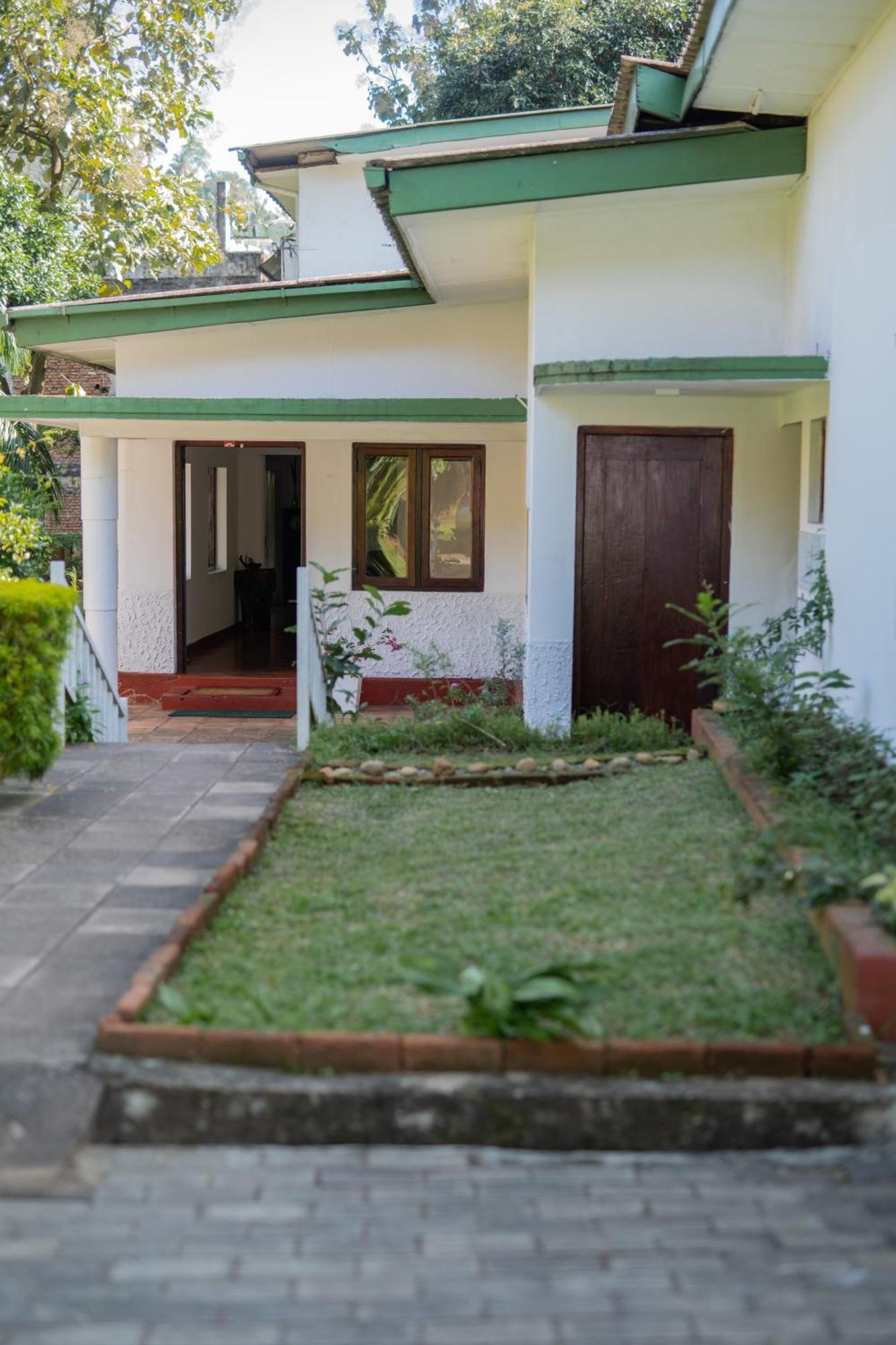 Kandy Boutique Villa By Fortuna Bungalows Bagian luar foto