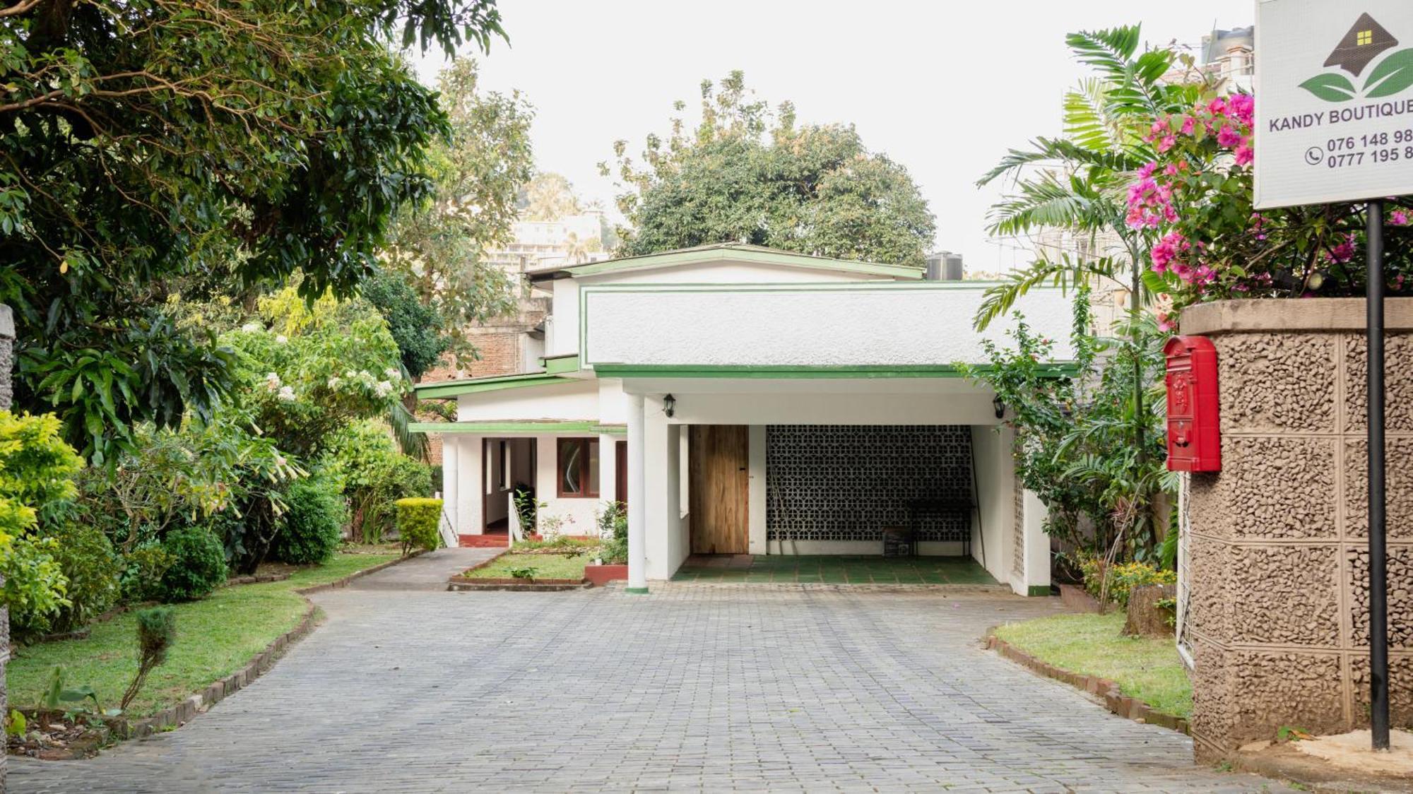 Kandy Boutique Villa By Fortuna Bungalows Bagian luar foto
