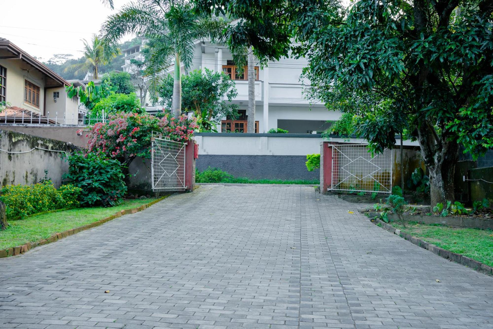 Kandy Boutique Villa By Fortuna Bungalows Bagian luar foto